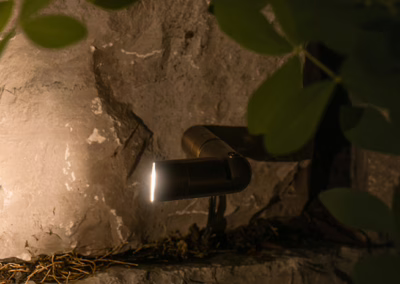 Éclairage sur mur de roche - Pro-jet - irrigation éclairage paysager - Mont-Saint-Hilaire - Rive-Sud