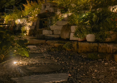 Ensemble d'éclairage d'arbres et muret de pierre - Pro-jet - irrigation éclairage paysager - Mont-Saint-Hilaire - Rive-Sud